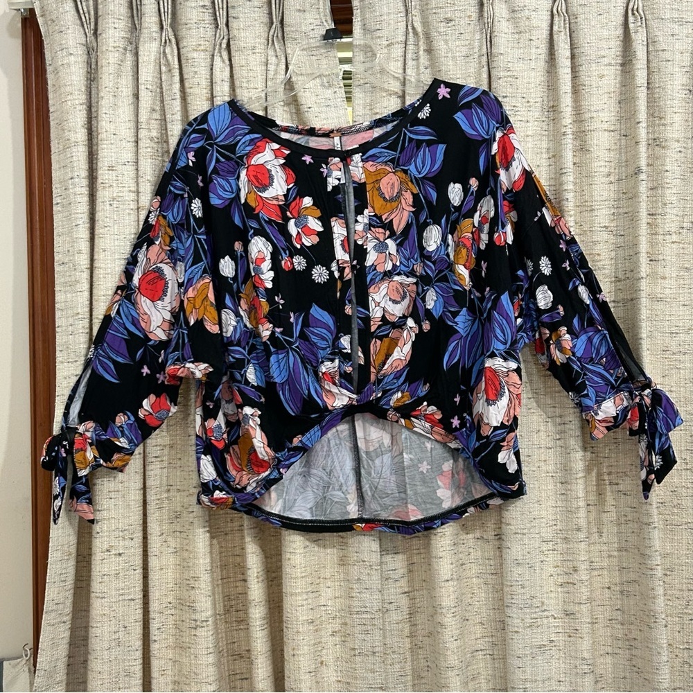 Free People Keepin’ On Twist Front Floral Blouse